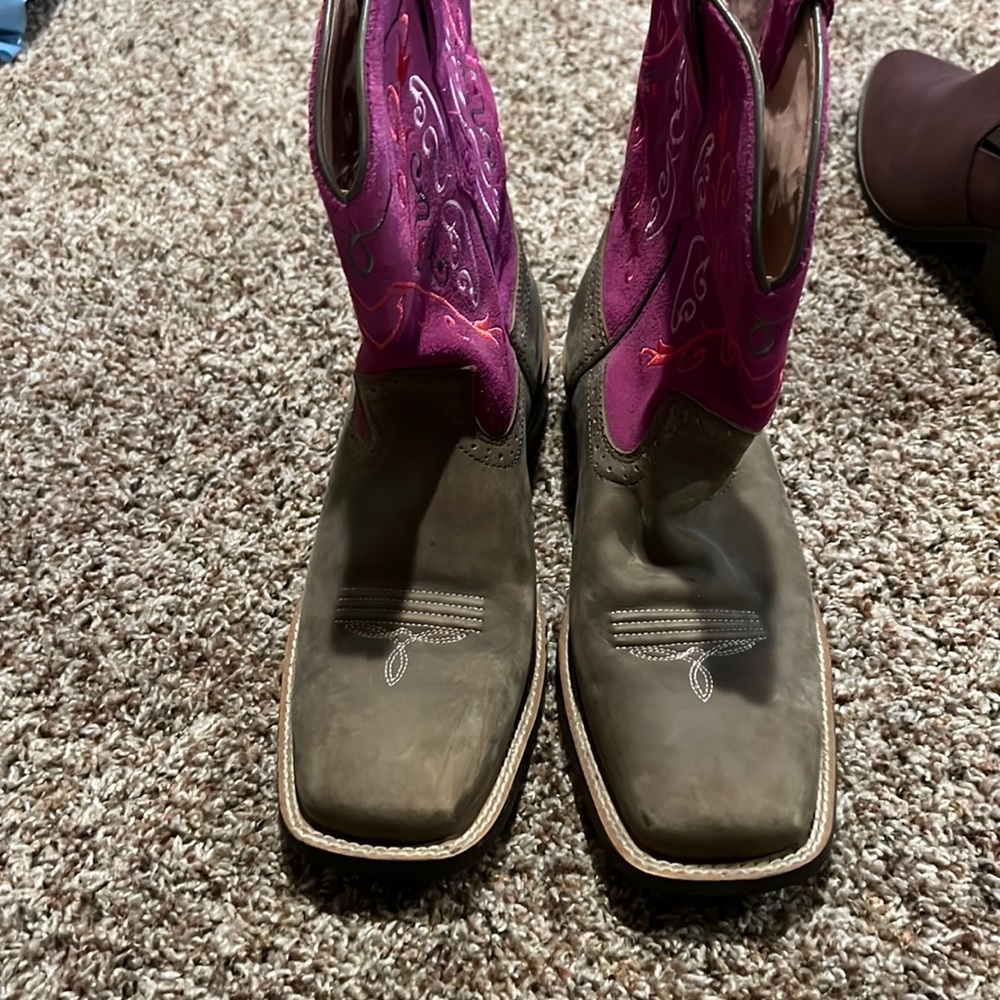 Ariet Fatbaby square toe Woman’s boots.